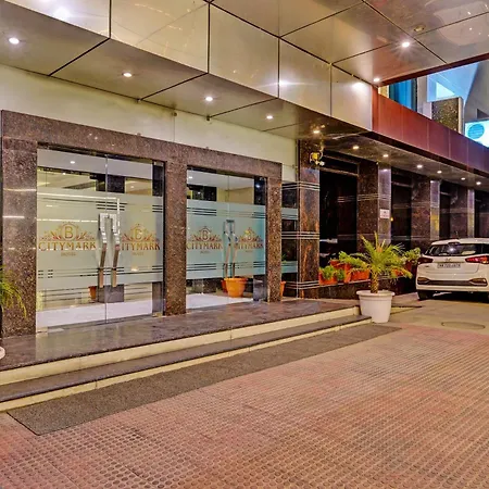 S R Plaza At Delhi Airport Hotel